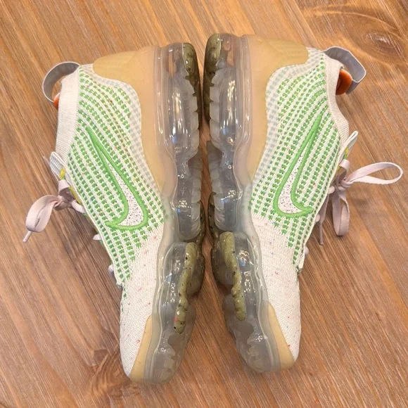 Nike Women's VaporMax Flyknit Shoes - White and Green - Picture 6 of 9